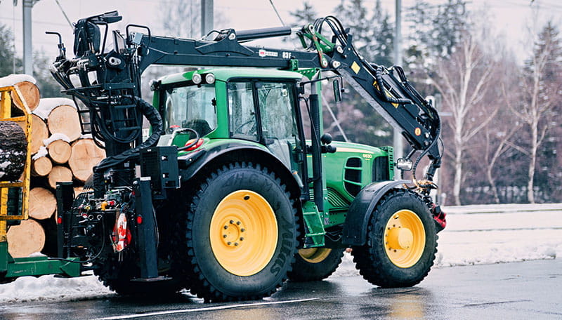 How-road-and-field-tire-designs-shape-agricultural-mobility-2