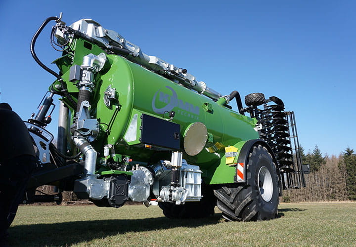 HC 3000 R - pneus radiaux pour épandeur Mitas